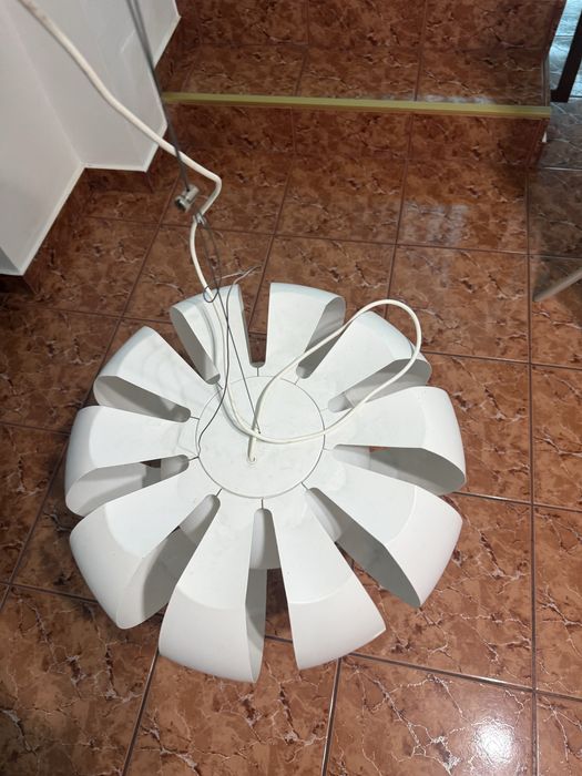 Candelabru de bucatarie alb