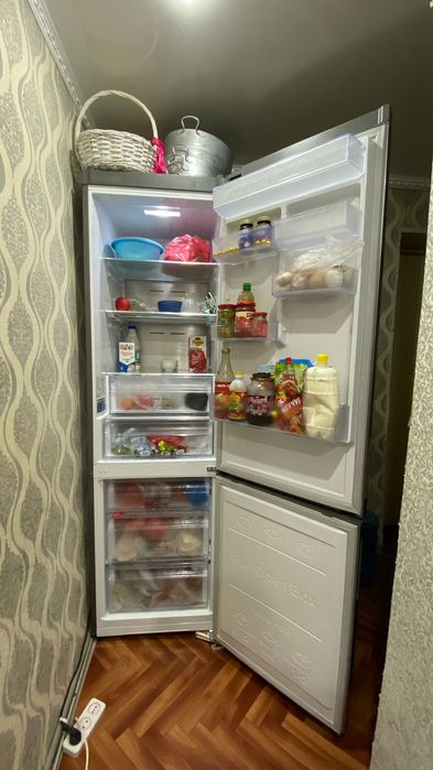 Продам  Холодильник SAMSUNG