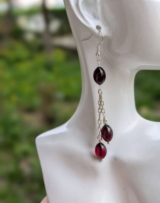 Vechi cercei lungi argint 925, cu picaturi de chihlimbar presat de culoare rosu cherry, stil maslina