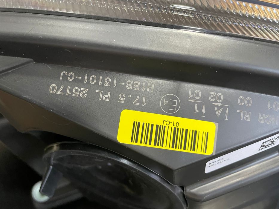 Far stânga Ford fiesta Mk8. Cu lupa. Nou. Cod: H1BB13101CJ