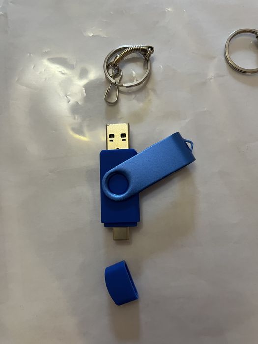 Флашка 4 Гб - нова