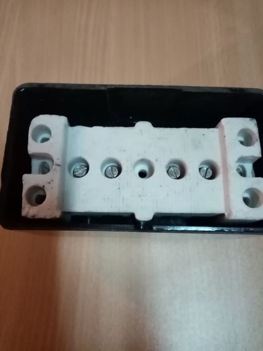 Трифазен контакт