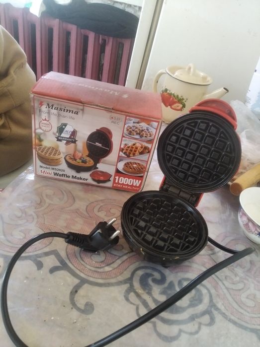 Вафельница продам