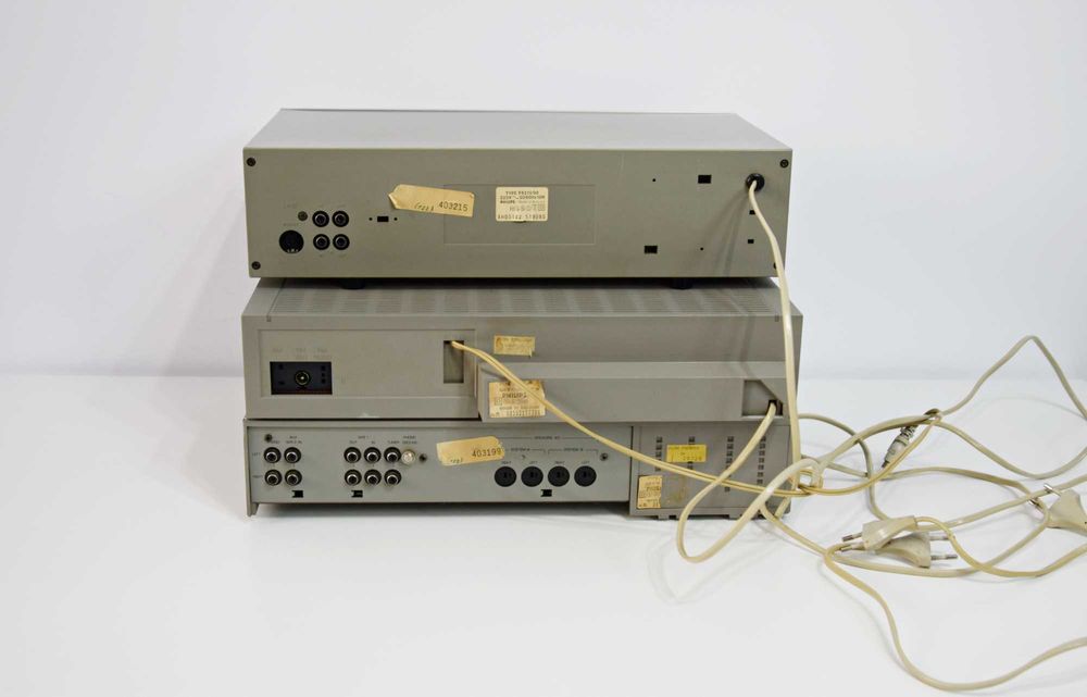 Linie Philips amplificator F 4212 + tuner F 2213 + deck F 6210