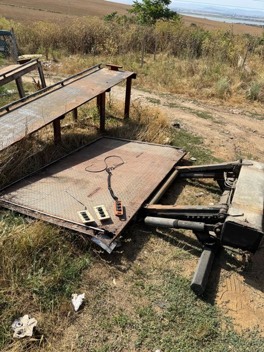 Работещ падащ борд за камьон