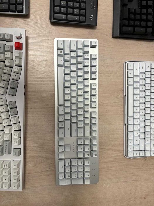 Vand colectie de tastaturi high-end