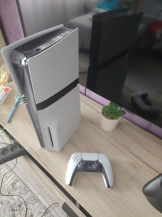 Ps5 PRO 2Tb + disc drive  + cont cu Fc26 si ps plus