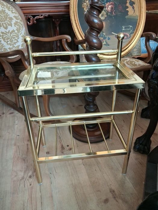 Две нощни щкафчета