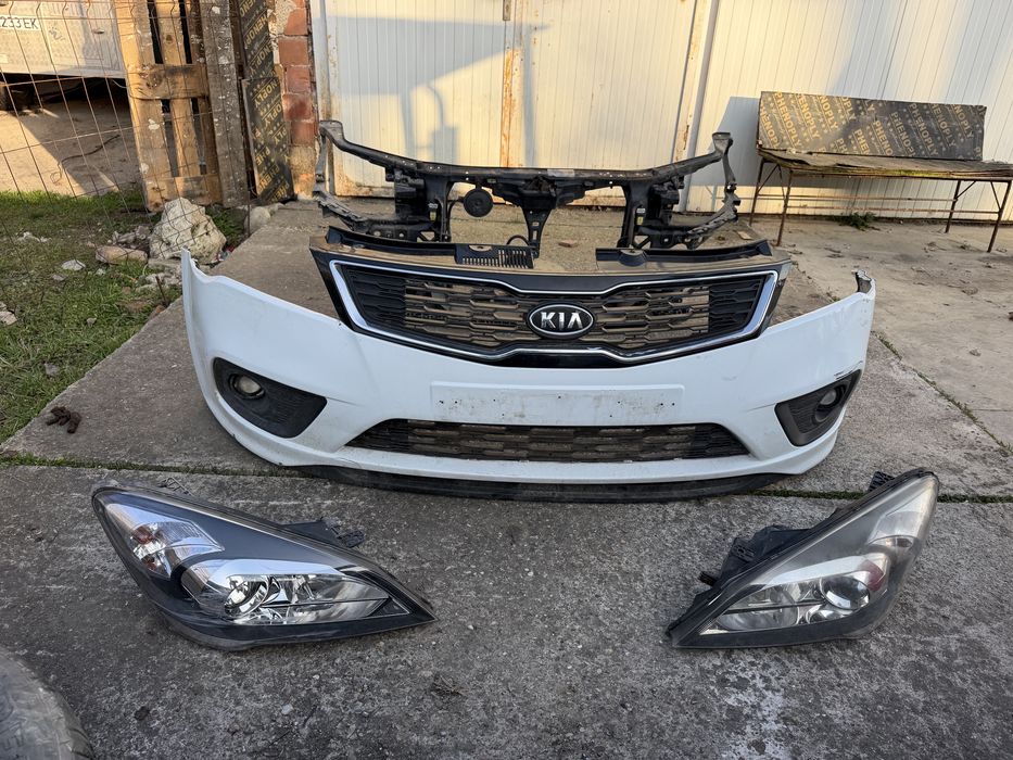 Фарове ляв и десен Kia Ceed 2011