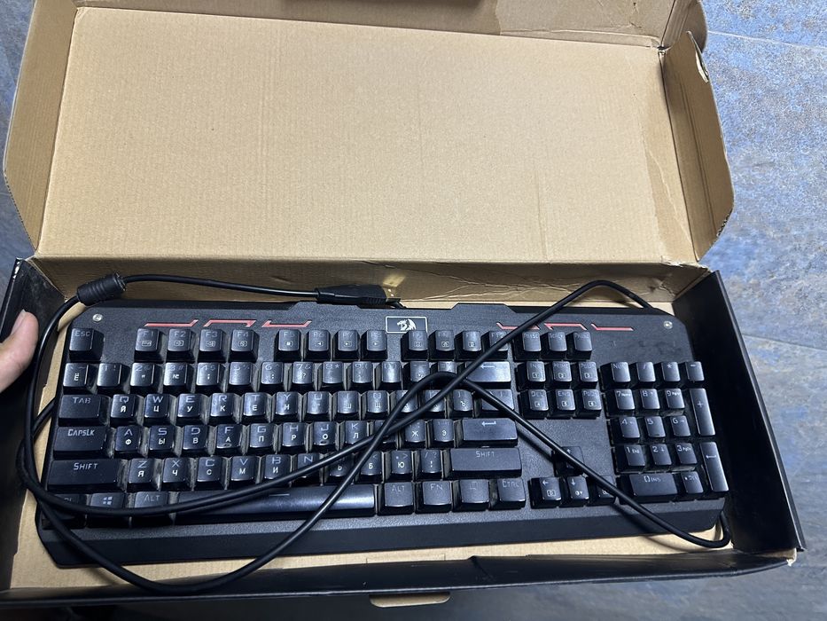 Механическая клавиатура Red Dragon Varuna RGB (игровая)