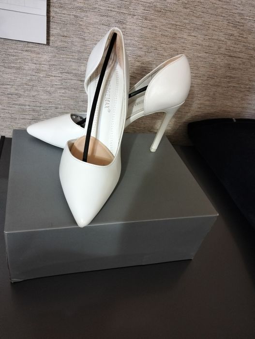 Обувь женская туфли 38.