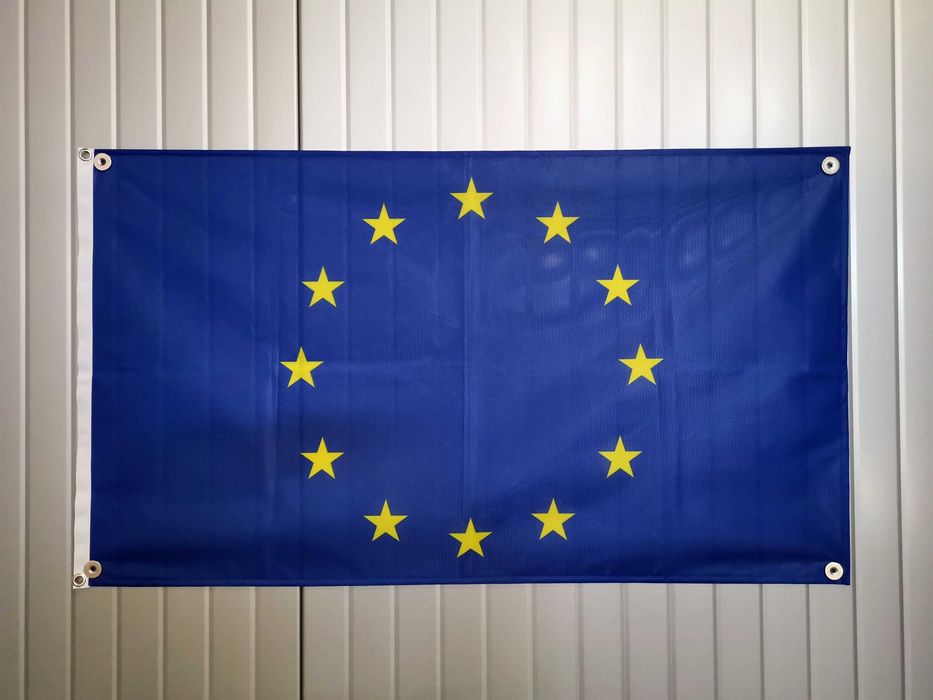 Национални спортни автомобилни знамена по поръчка. Всякакви размери.