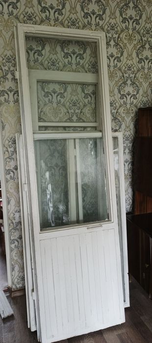 Отдаем бесплатно деревянные оконные рамы и двери