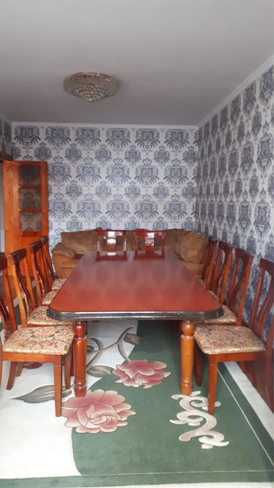 Стол со стульями