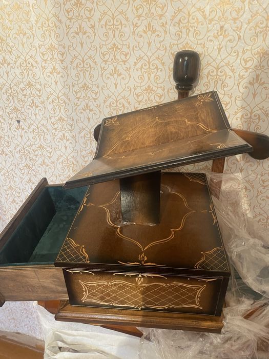 Құран кітапқа арналған қолдан жасалған сатылады ағаш.