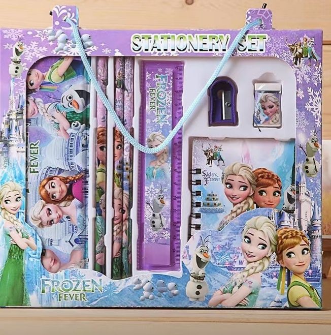 Продаю  наушники , рюкзаки .