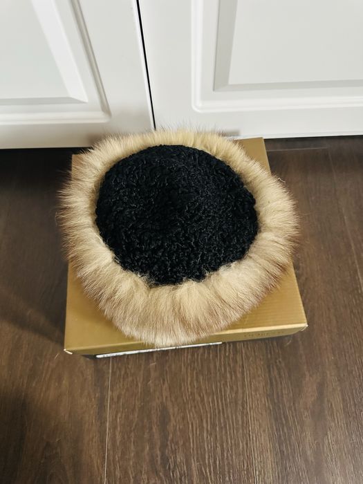 Caciula eleganta , de dama din astrahan si blana naturala