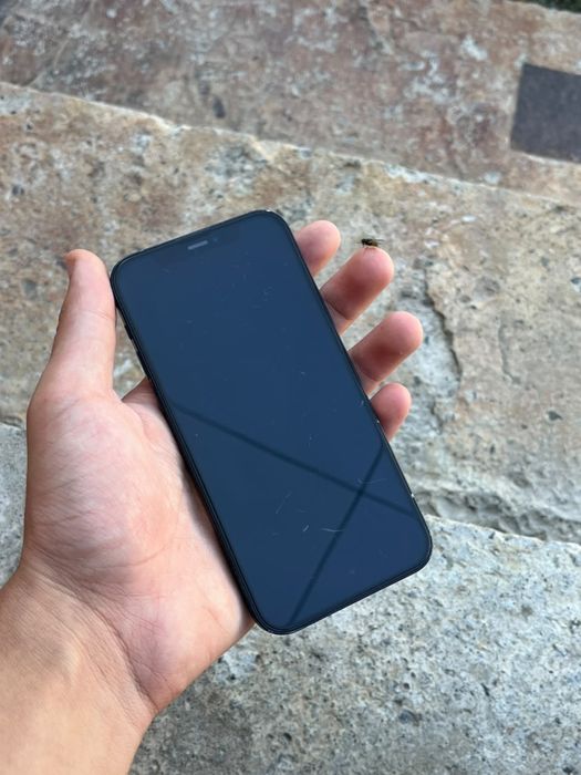 Продам Iphone 12