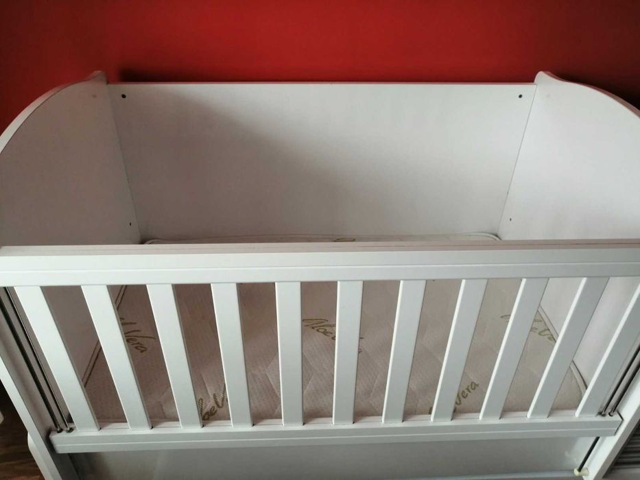 Комбинирана детска кошара, легло 165/70,скрин,матрак за кошарата110/70