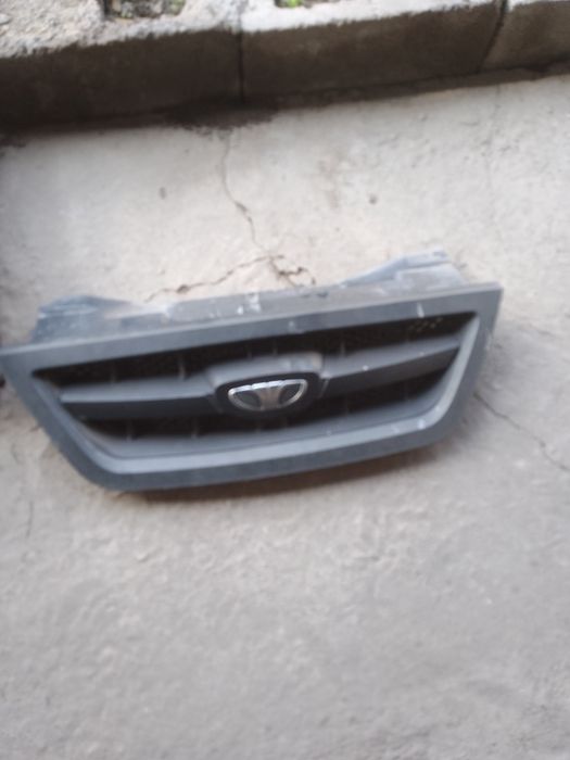Продам решетку радиатора на даево нексия