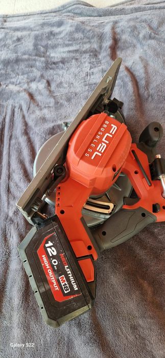 Milwaukee circular pe acumulator