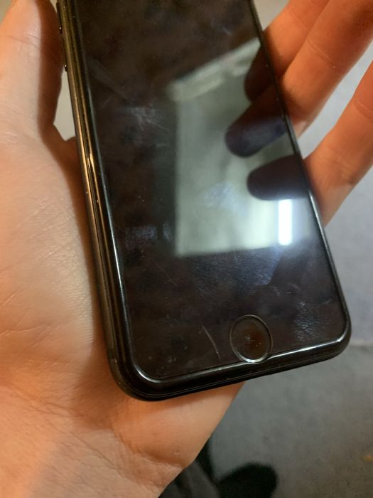 Продам Айфон 7