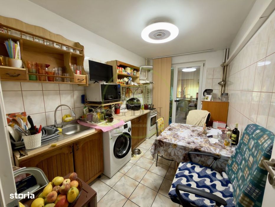 Apartament 2 camere, decomandat, 76.72 mp, Centru, zona Km 0