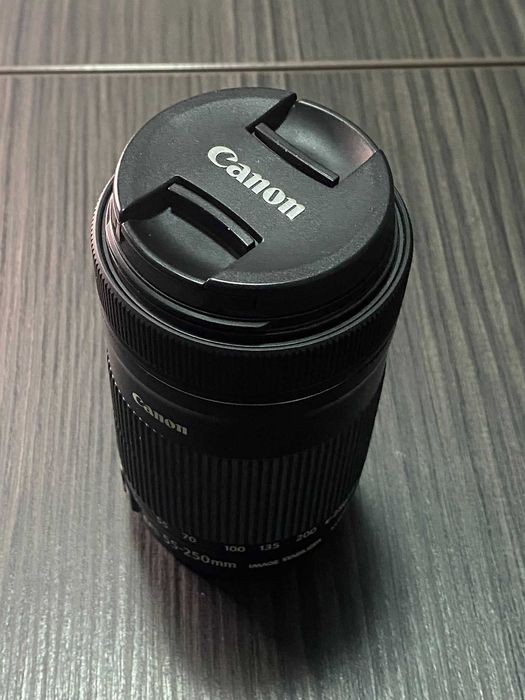 Vând Canon 2000D + 2 obiective