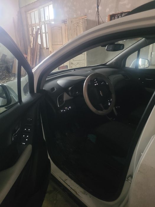 Treker 1 sotiladi kraska toza