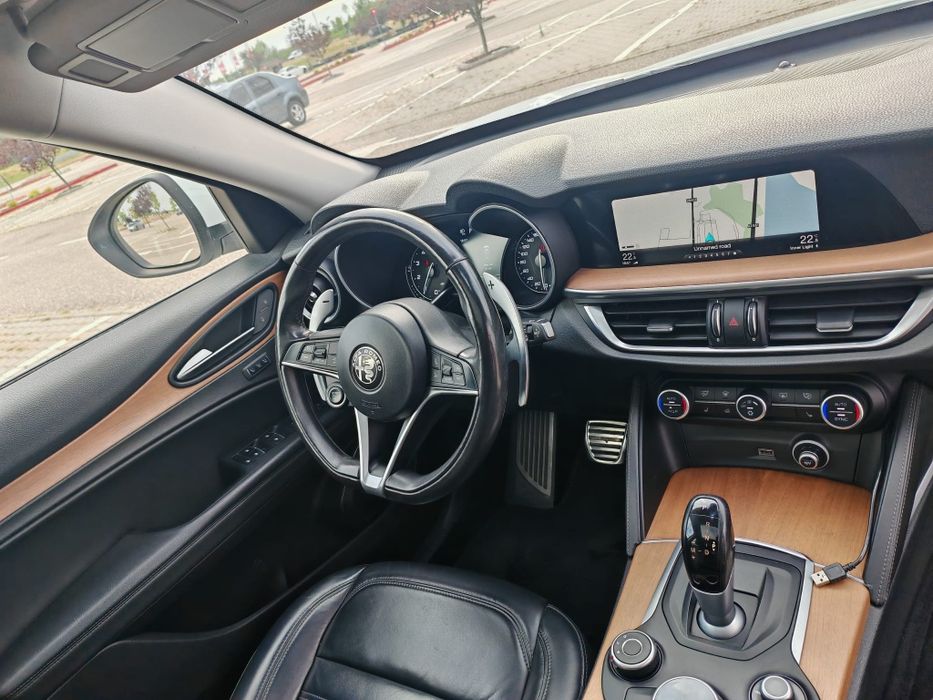 Alfa Romeo Stelvio 280 CP, 4x4, 2.0 benzina