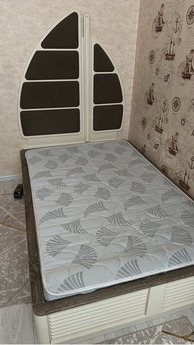 Продаю кровать 1,5