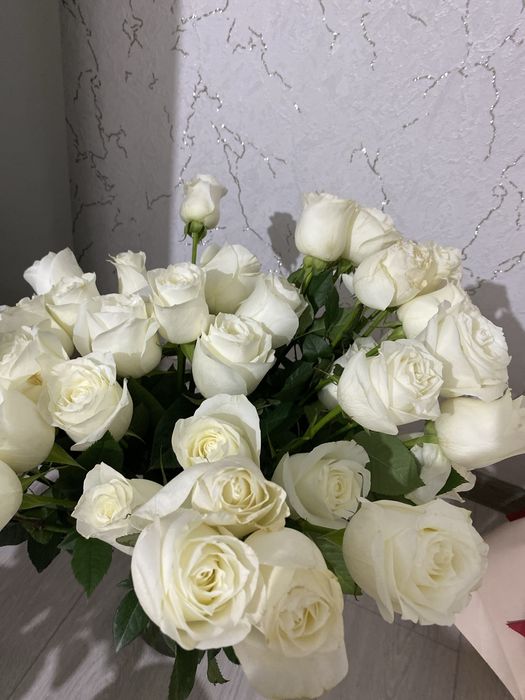 31 роза,белые. Б/У