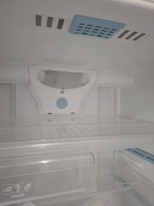 Продам Холодильник Daewoo FR530NT