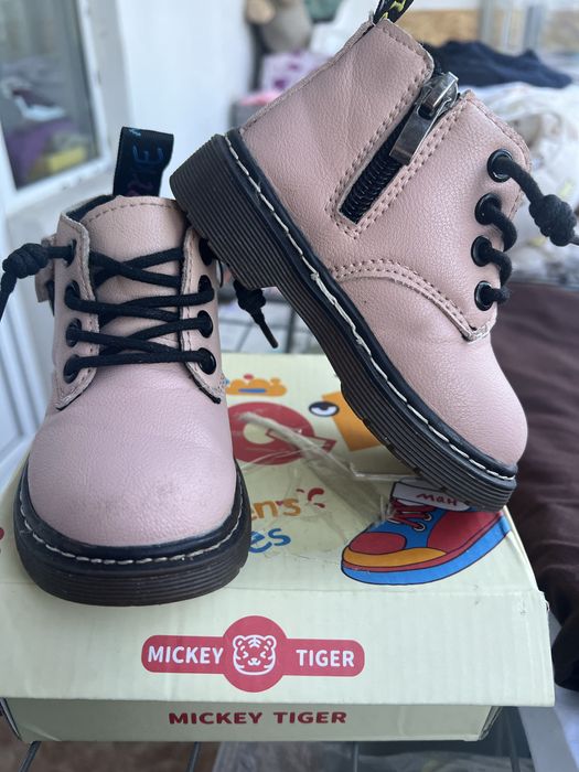 Продам обувь на девочку