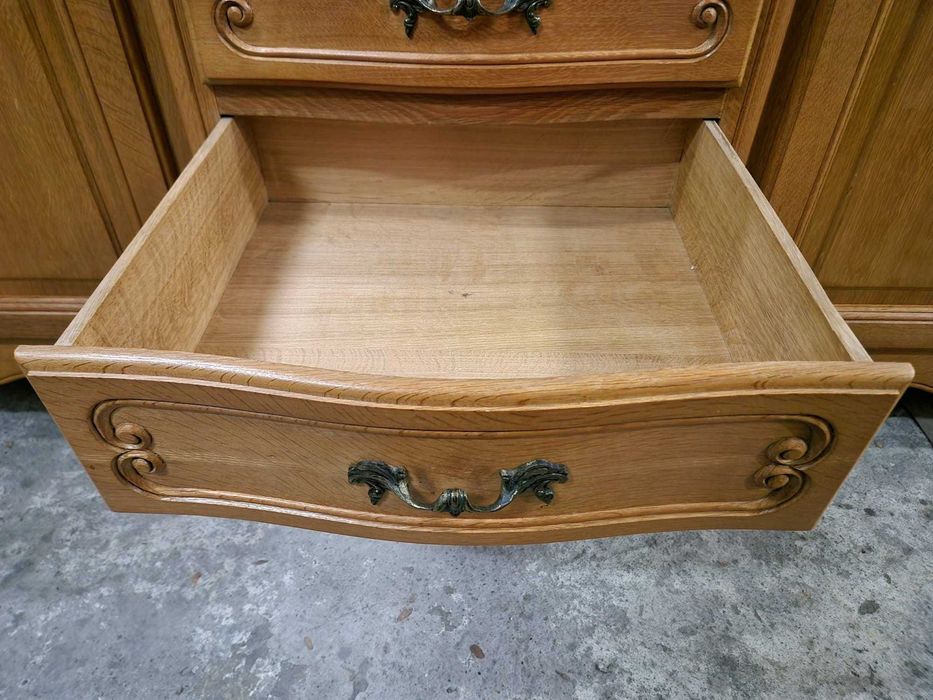 Контрабюфет дресоар от дъбов масив в стил "ЛУИ XV"