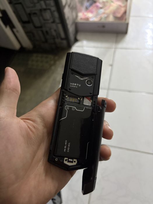 Vertu black yengi, koja chexolariblan