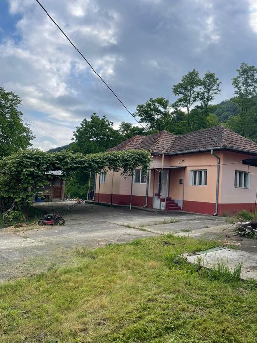Vand Teren si Casa Goranu Strada Paraul Hotului,3350m,Toate utilitatile,la 4 min de centru orasului,