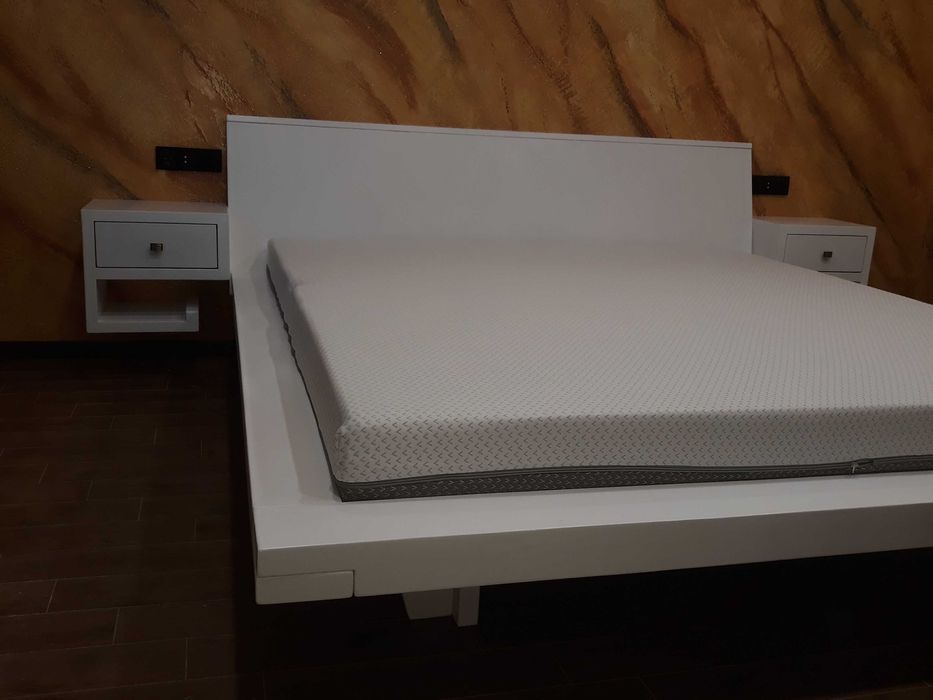 TRANSPORT GRATUIT.Pat matrimonial din lemn masiv cod 213