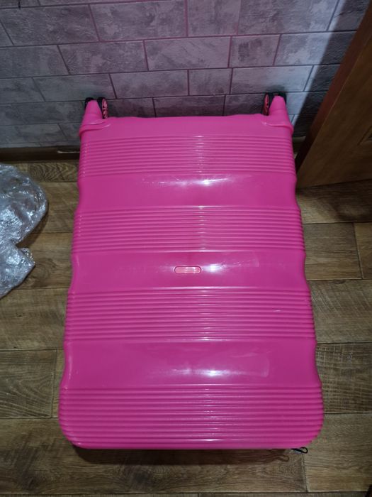 Чемодан б/у в отличном состоянии