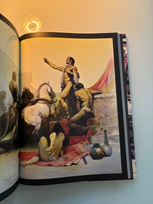 Album XXL The Fantastic Worlds of Frank Frazetta hardcover – ediție rară, premiu Eisner Award 2023