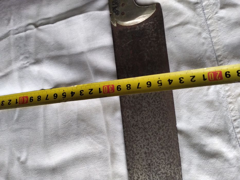 Продавам нож голям