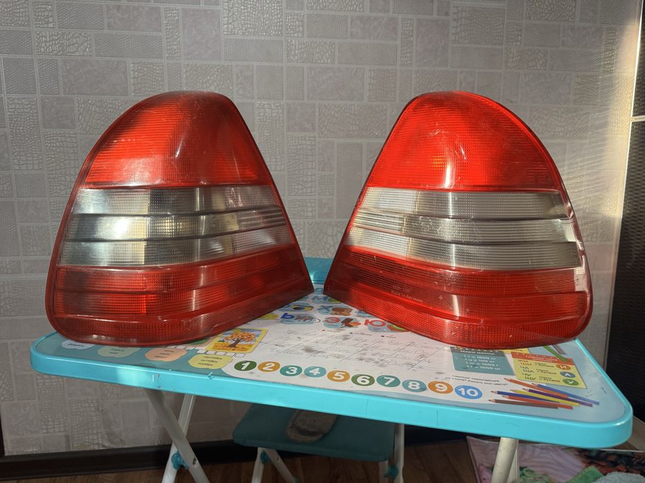 Мерсадес 202 задние стопы