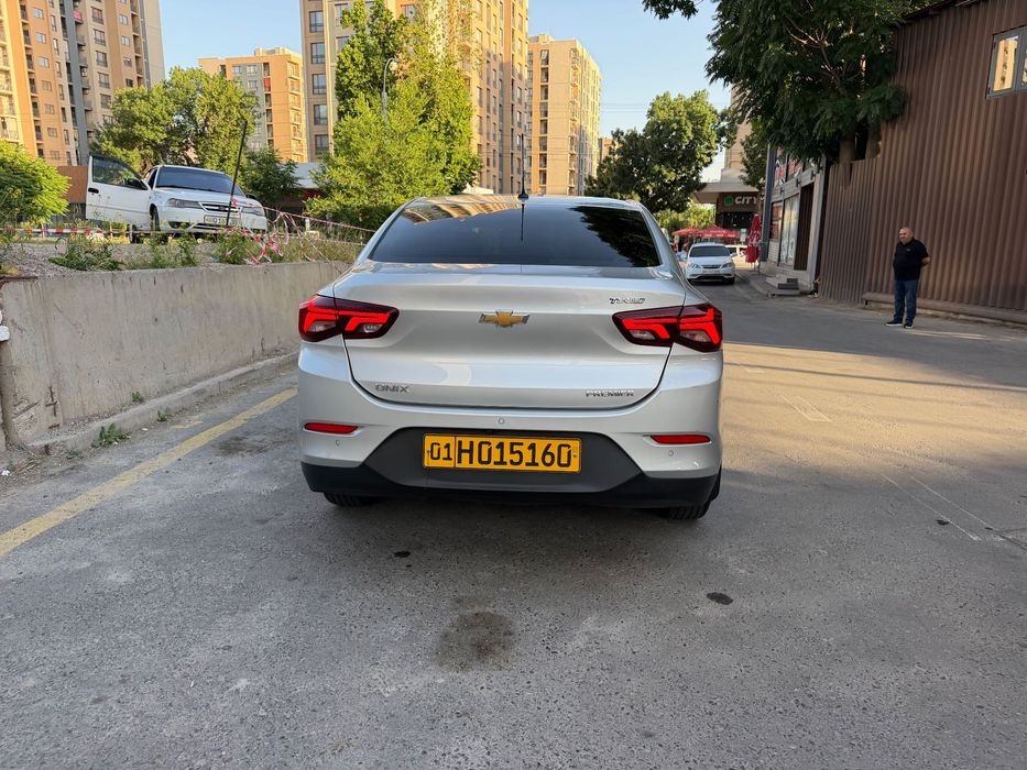 Chevrolet Onix Premier 2023 года.