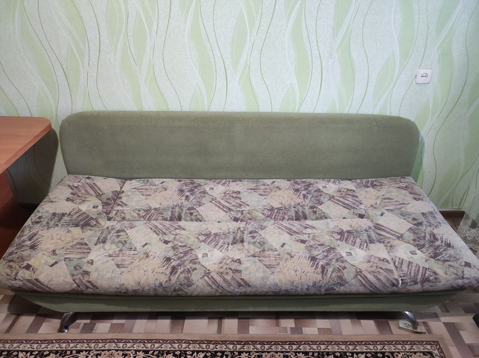 Срочно продам диван