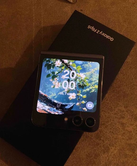 Samsung Z flip 5 8/256