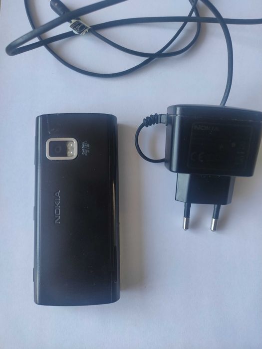 Продавам телефон Нокиа  със сензорен дисплей