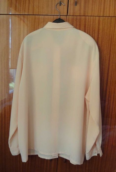 Ичистена дамска риза, размер 48, българско производство