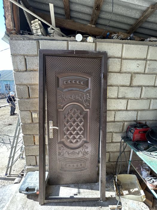 Продаю дверь договоримся в Таразе стоит