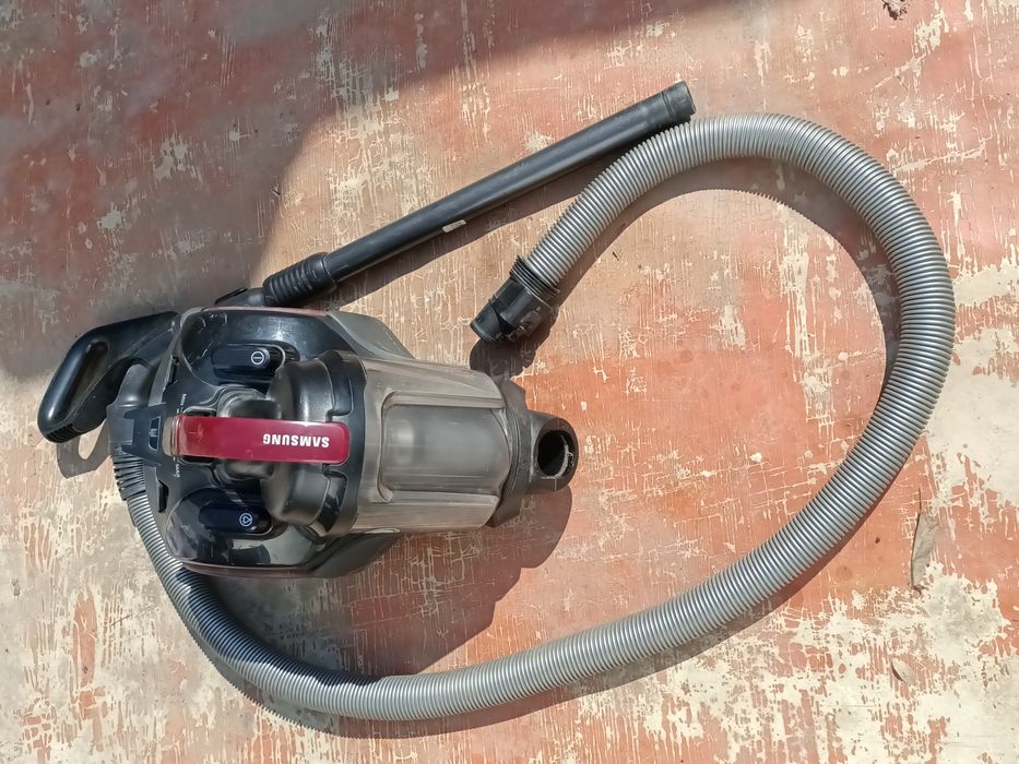 Бытовой электро пылесос