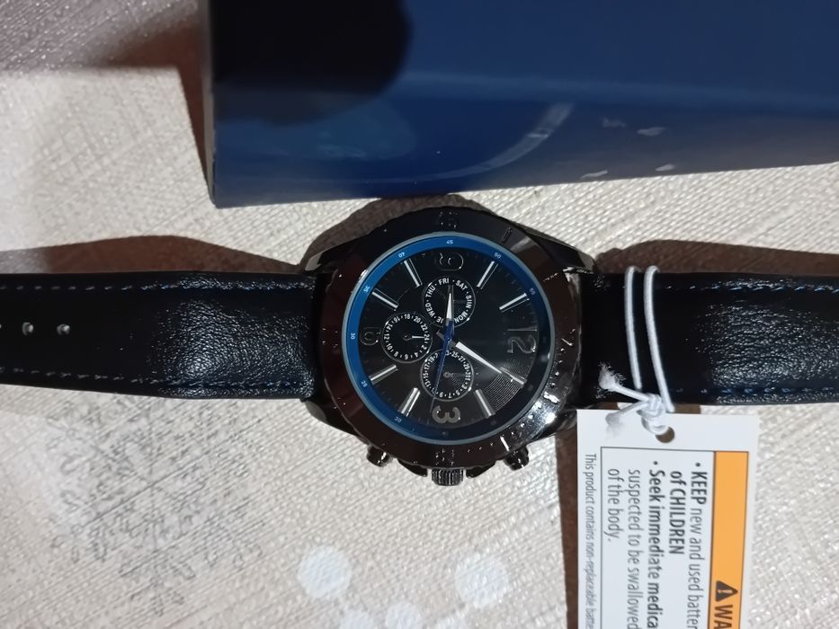 Продавам чисто нов кварцов часовник